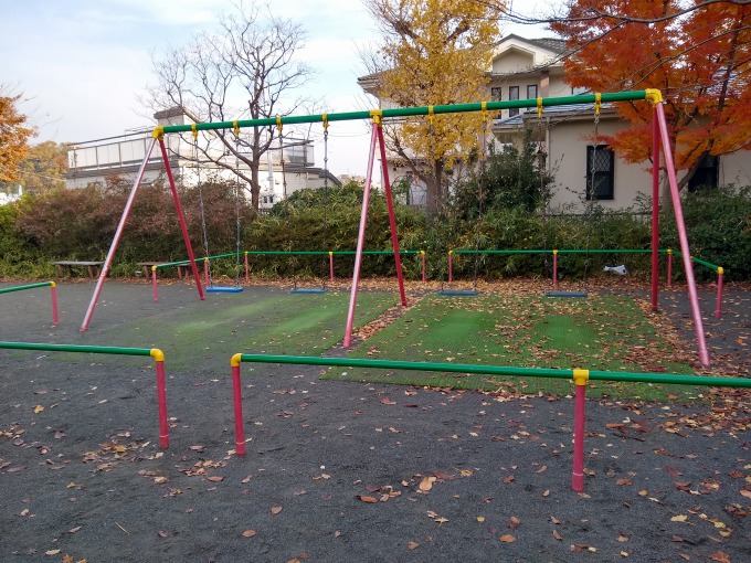 綱島西1丁目公園ブランコ