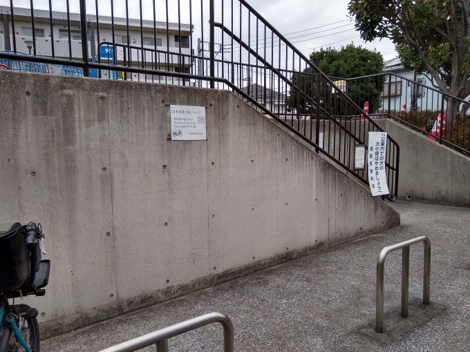 綱島ヒコーキ公園自転車置き場