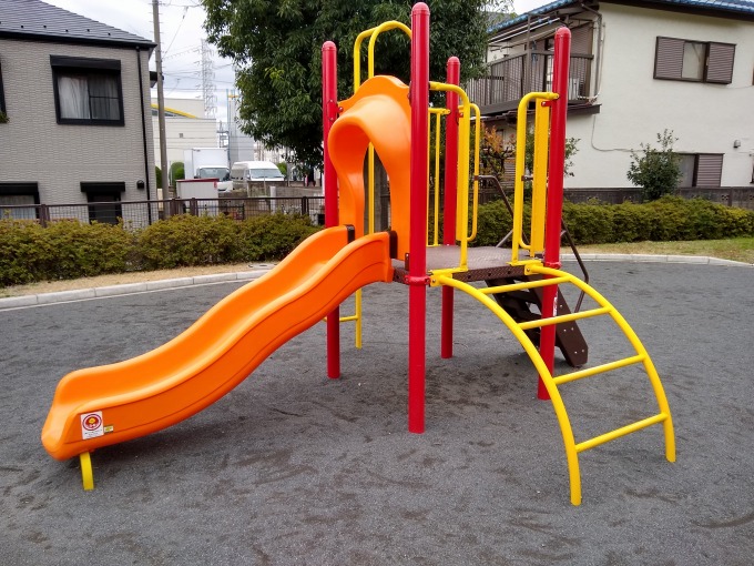 綱島ヒコーキ公園滑り台