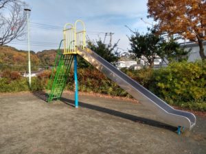綱島西1丁目公園遊具滑り台