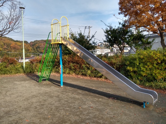 綱島西1丁目公園遊具滑り台