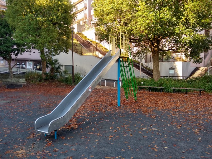 綱島台公園滑り台