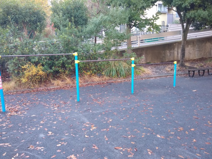 綱島台公園遊具鉄棒