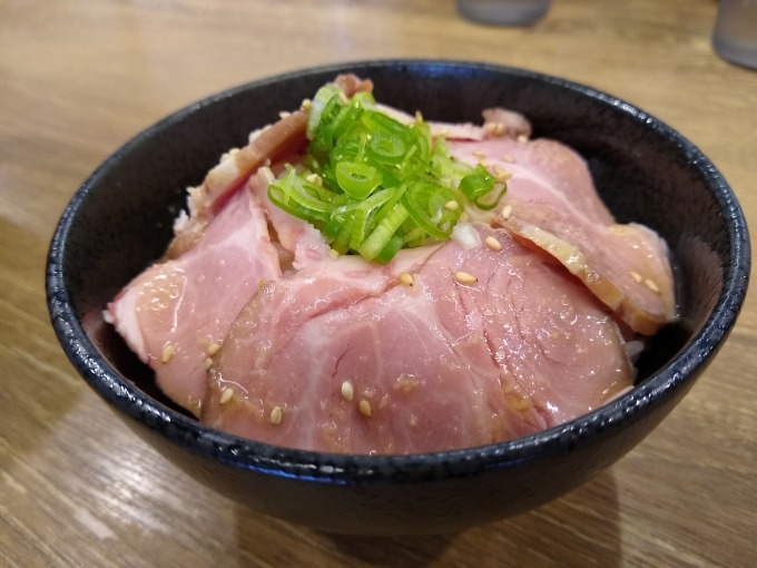 綱島麺処琥珀チャーシュー丼塩