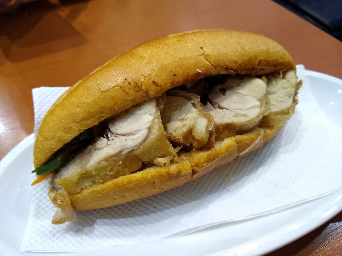 フォー89綱島店の鶏バインミー