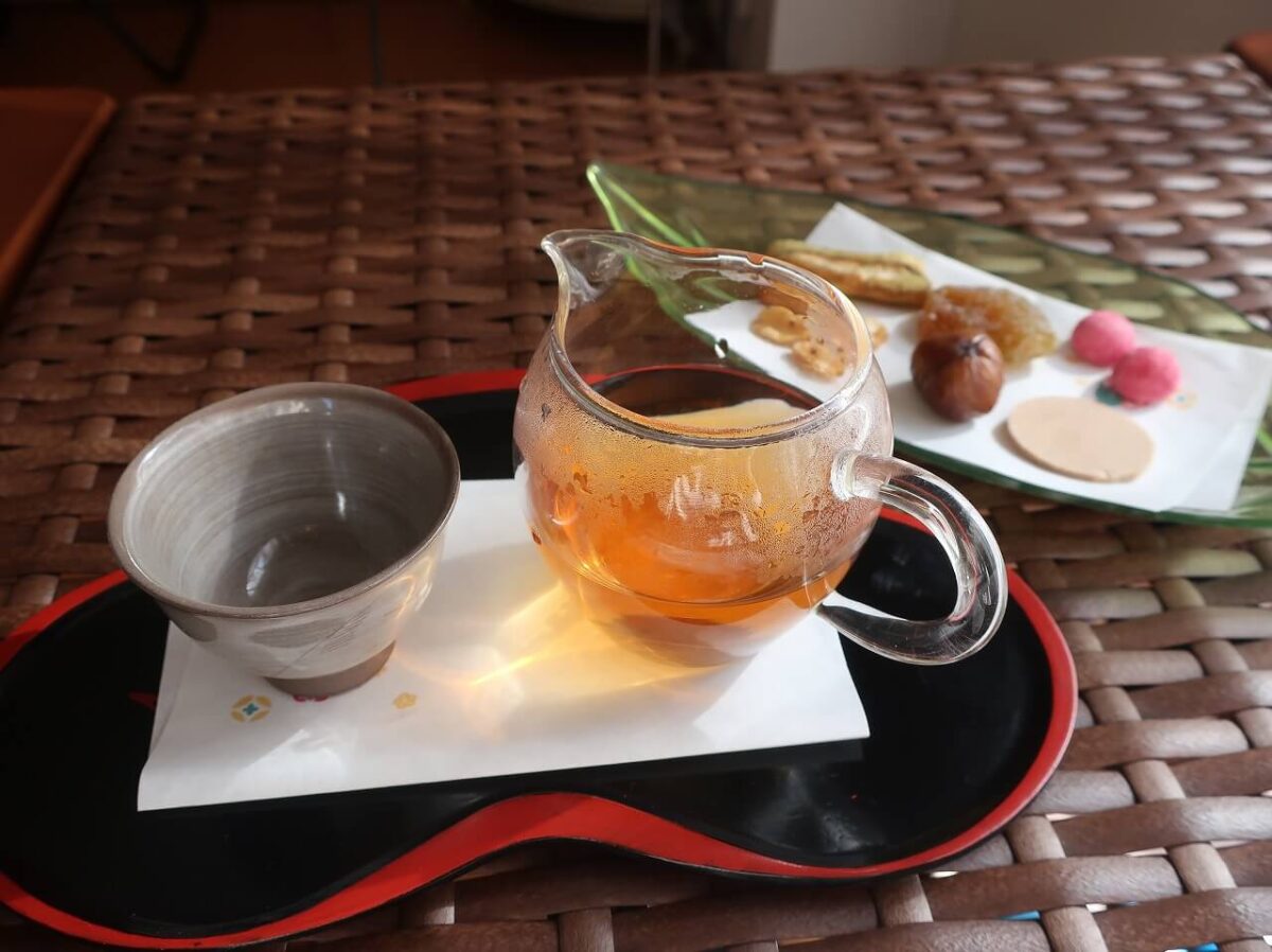 マナミニョンヌ台湾茶カフェサービスプーアール茶