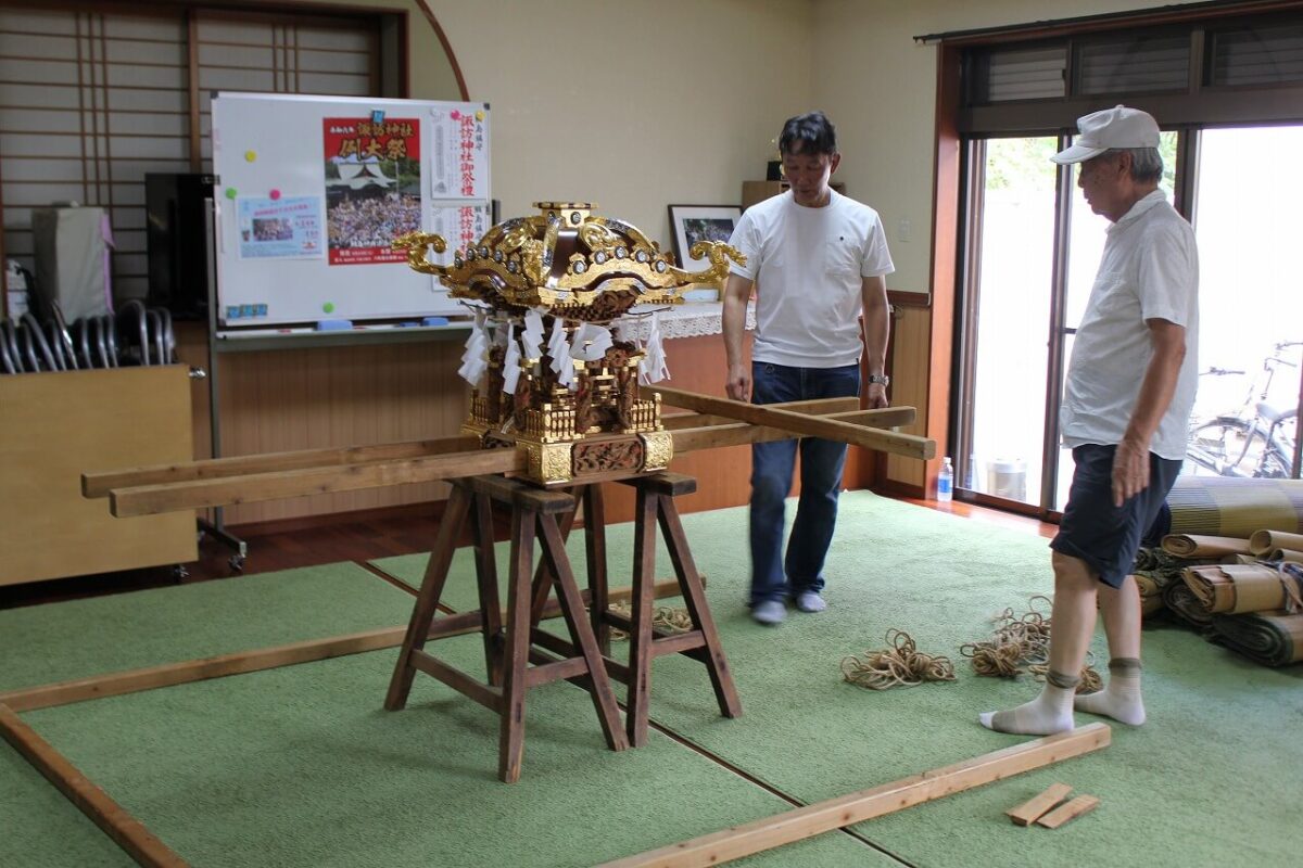 中町神輿準備