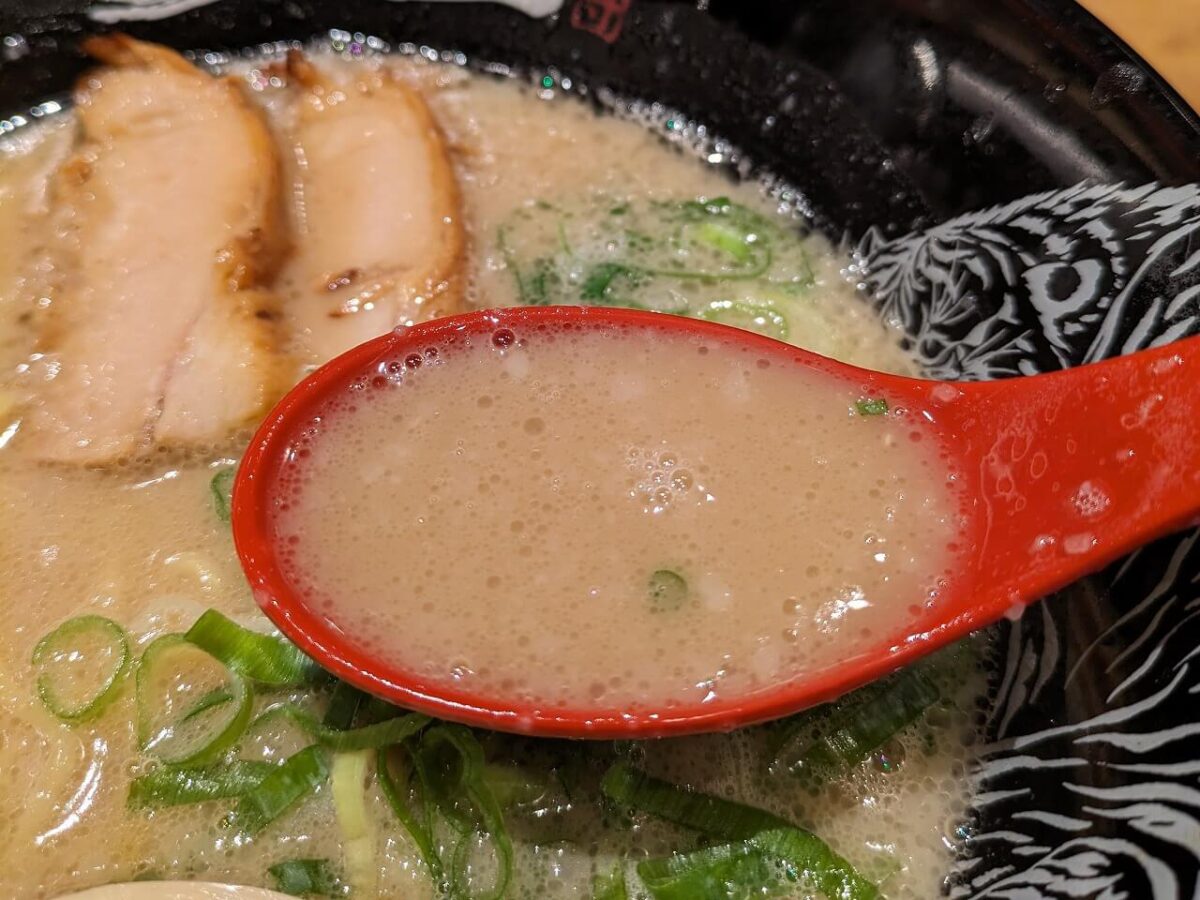 ずんどう屋綱島店味玉ラーメン（ちぢれ麺