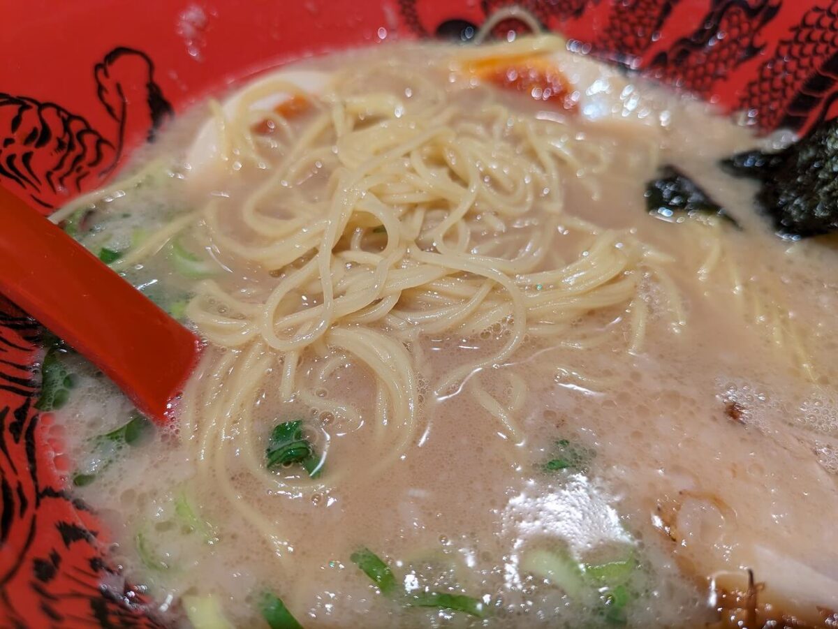 ずんどう屋綱島店味玉ラーメン（細麺