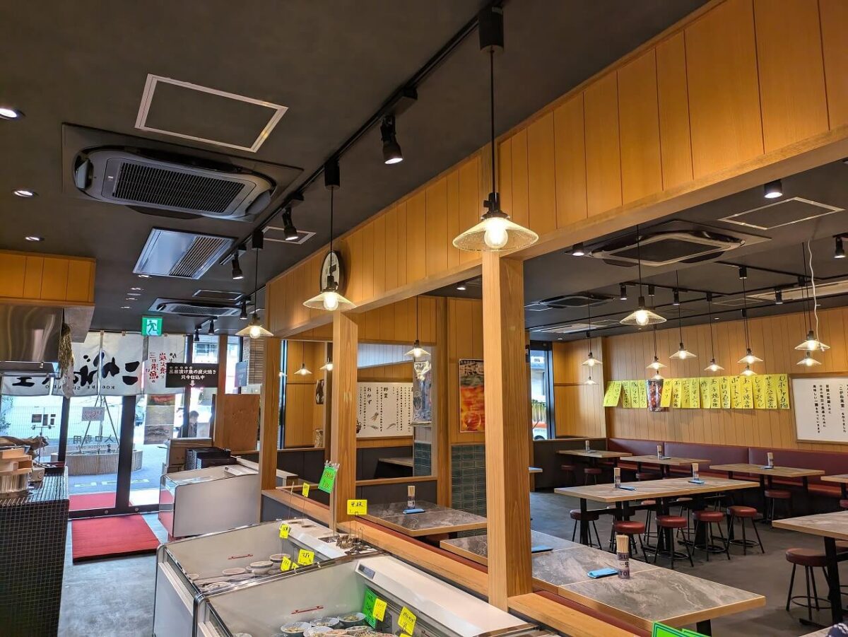 こがね食堂綱島店内