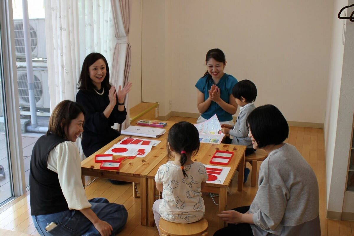リトルモンテギフトスクール幼児クラス体験レッスン(図形パズル)