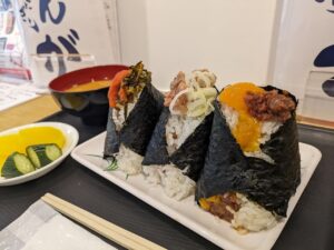おにぎりこんが日吉店イートインおにぎり3種
