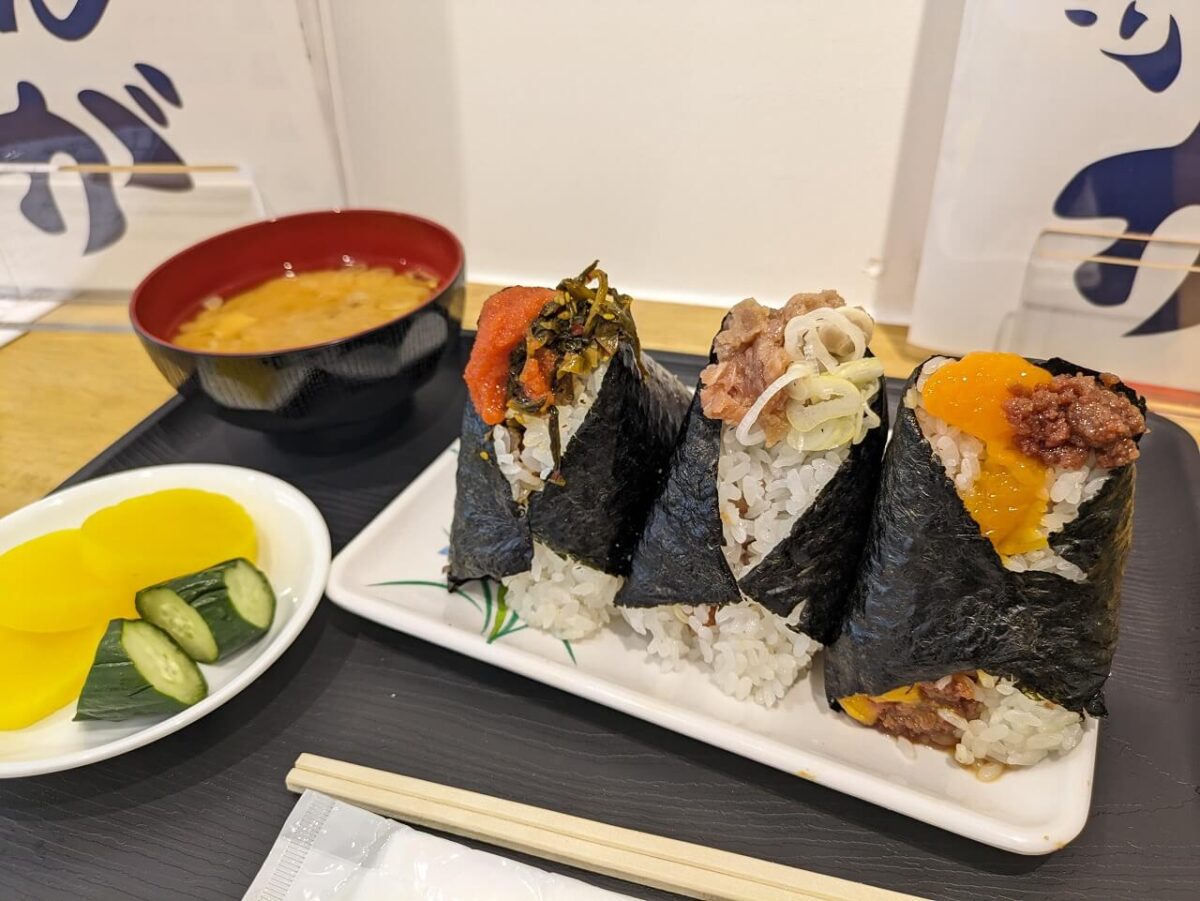 おにぎりこんが日吉店イートインとうふ汁お新香セット