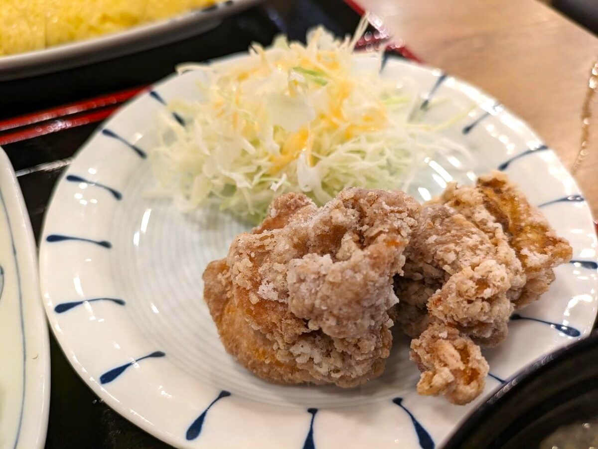 鳥平ちゃん綱島西口店出汁巻き玉子定食の唐揚げ