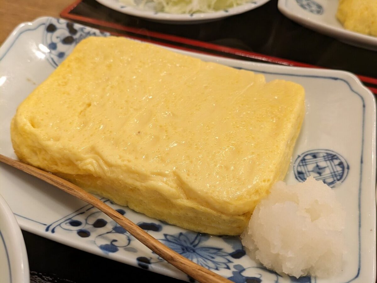 鳥平ちゃん綱島西口店出汁巻き玉子定食の玉子焼き