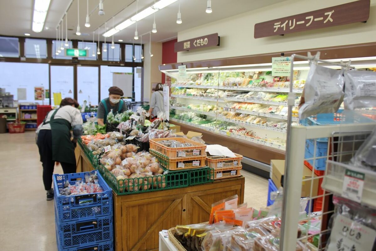 つなしまデポーリニューアル前店内の様子（野菜コーナー）