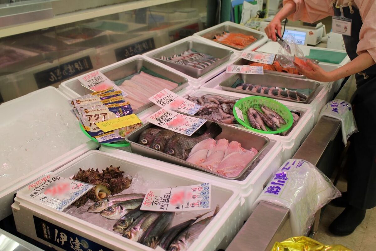 つなしまデポーリニューアル前店内の様子（鮮魚コーナー）