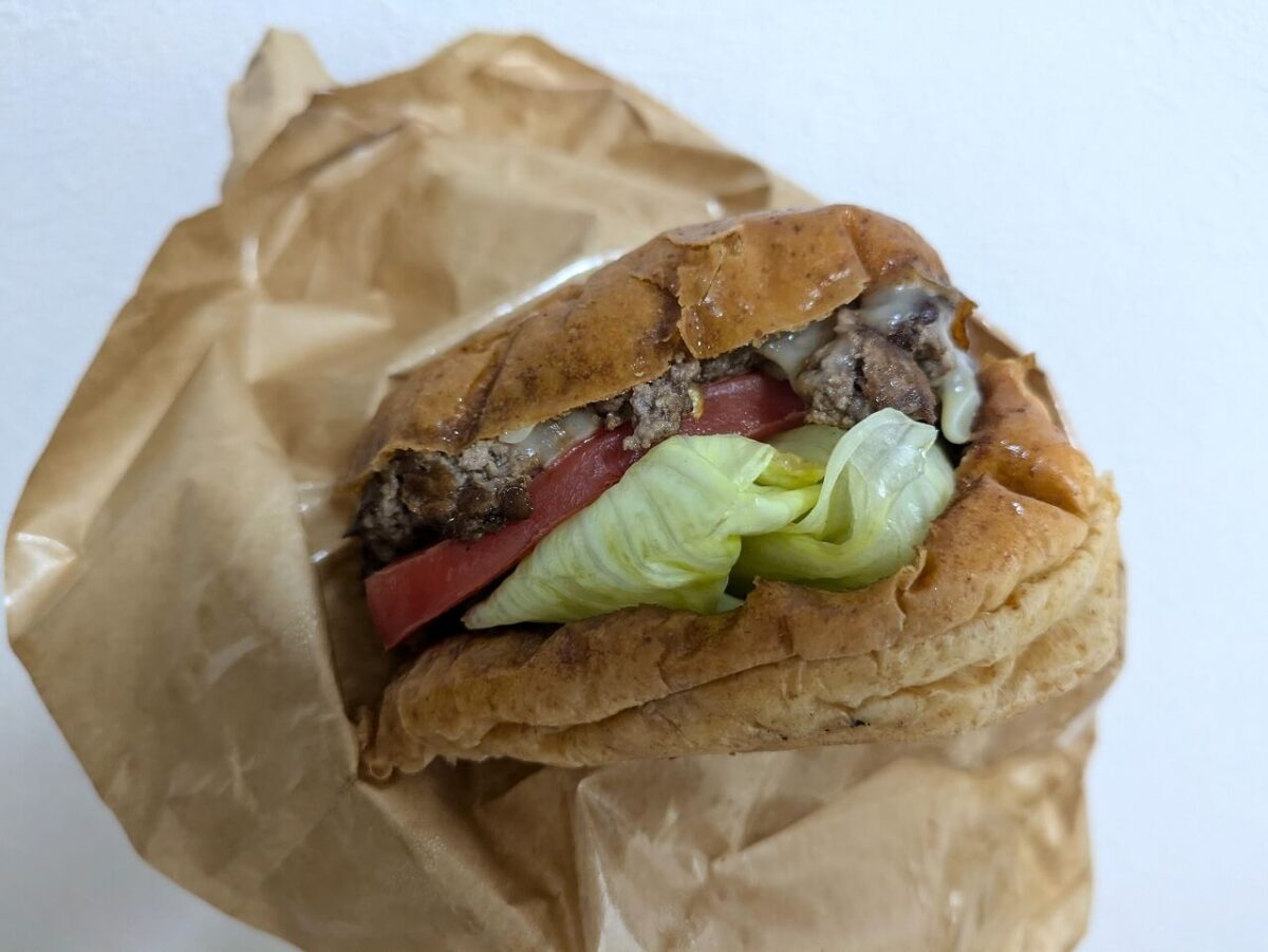 和田食堂チーズバーガー