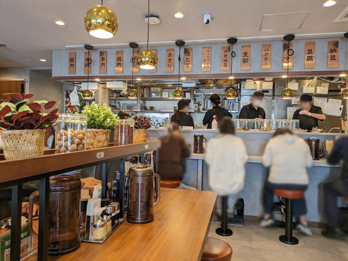 七宝麻辣湯綱島店の店内座席の様子