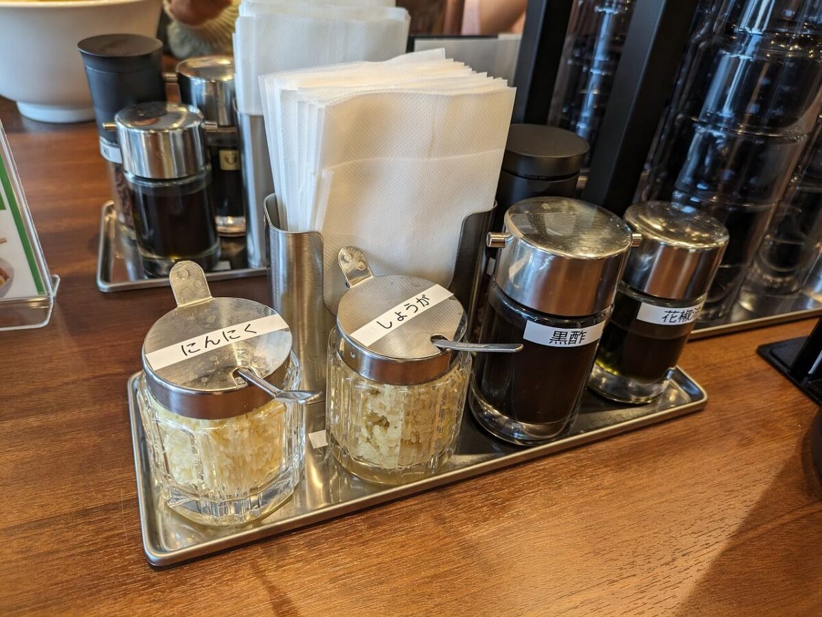 七宝麻辣湯綱島店の卓上調味料