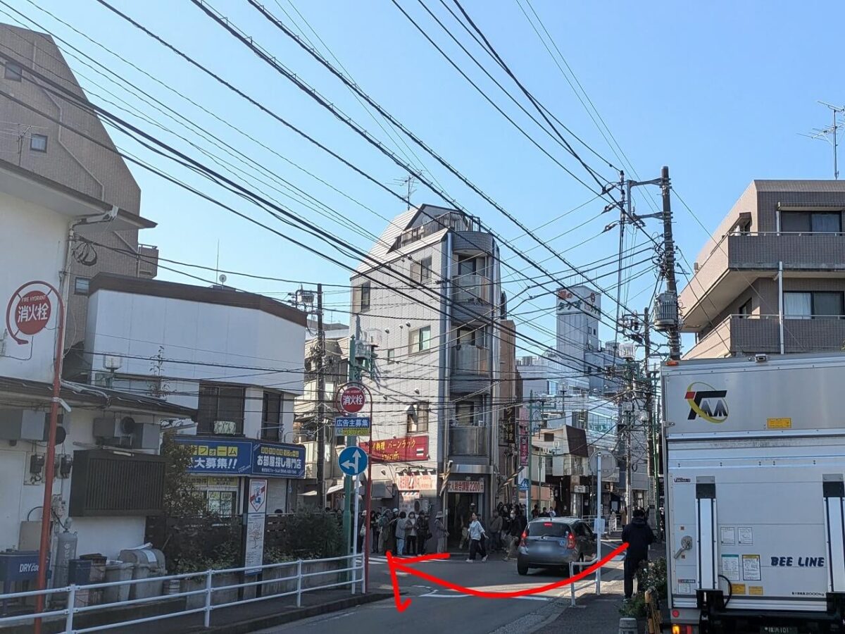 七宝麻辣湯綱島店オープン初日の行列の様子