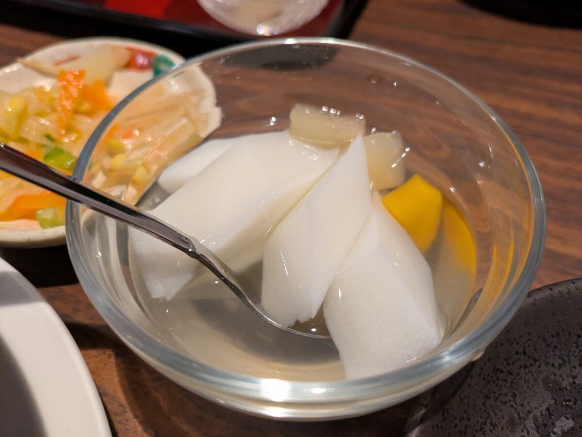 辣妹子 綱島店(ランチセットの杏仁豆腐)