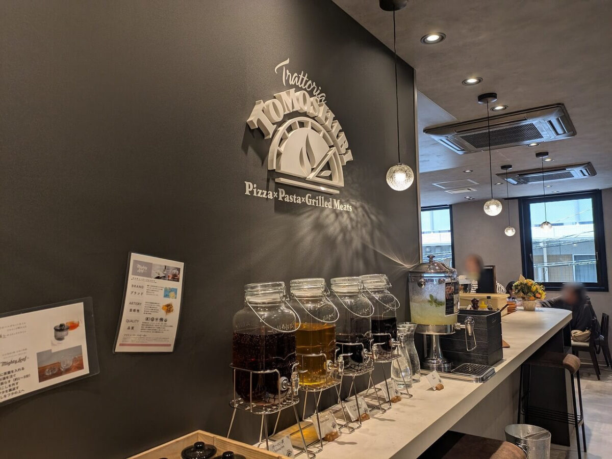 トラットリアトモシビ　カウンター