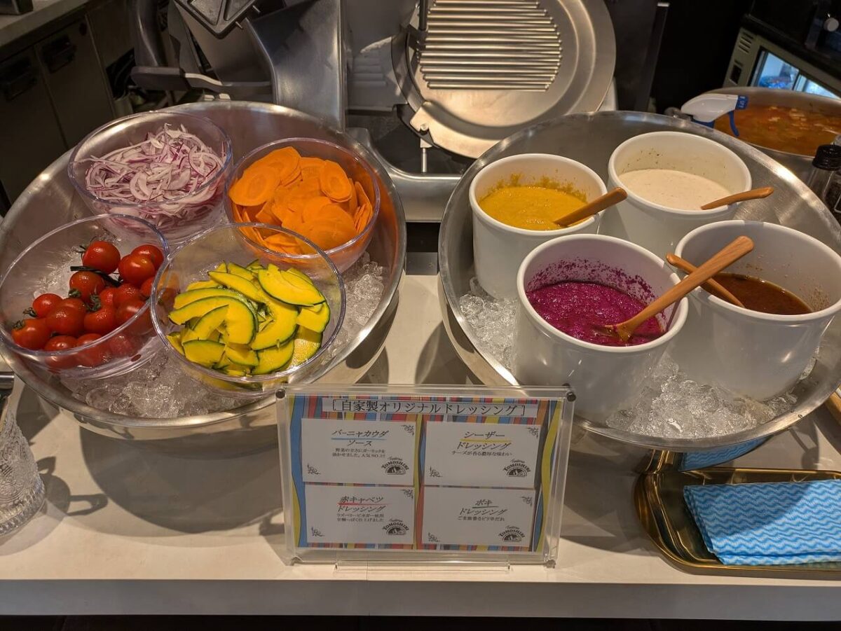 トラットリアトモシビランチのサラダバー