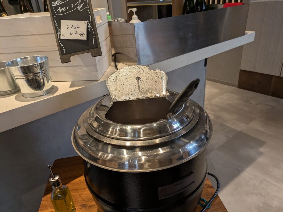 トラットリアトモシビランチのスープバー