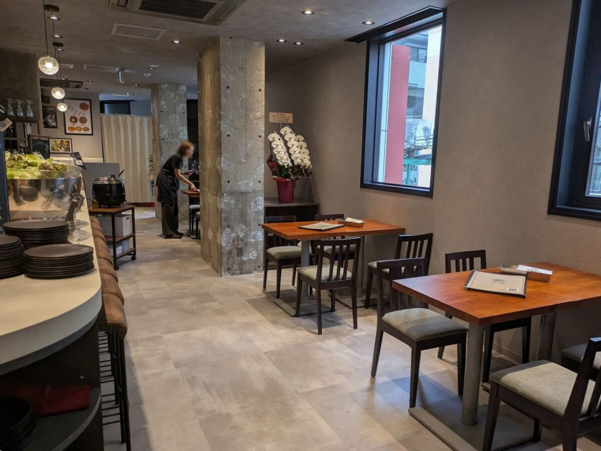 トラットリアトモシビ店内