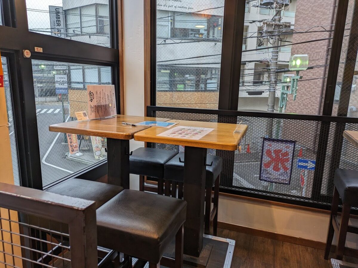 綱島大衆酒場ふたごや（店内座席の様子）