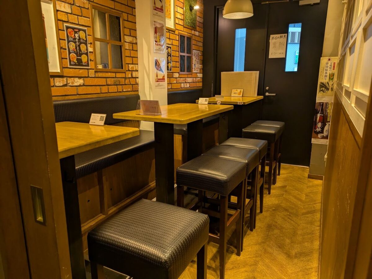 綱島大衆酒場ふたごや（店内座席の様子）