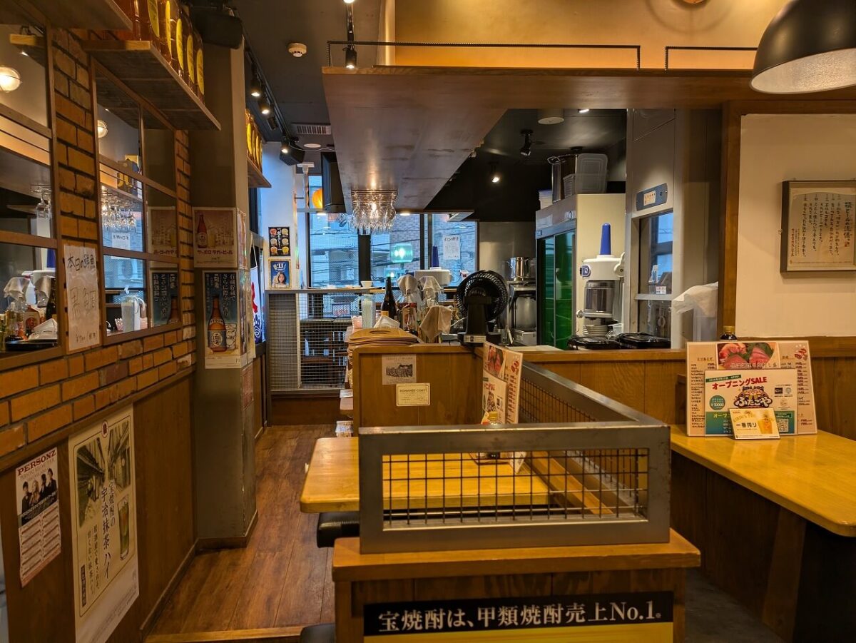 綱島大衆酒場ふたごや（店内座席の様子）