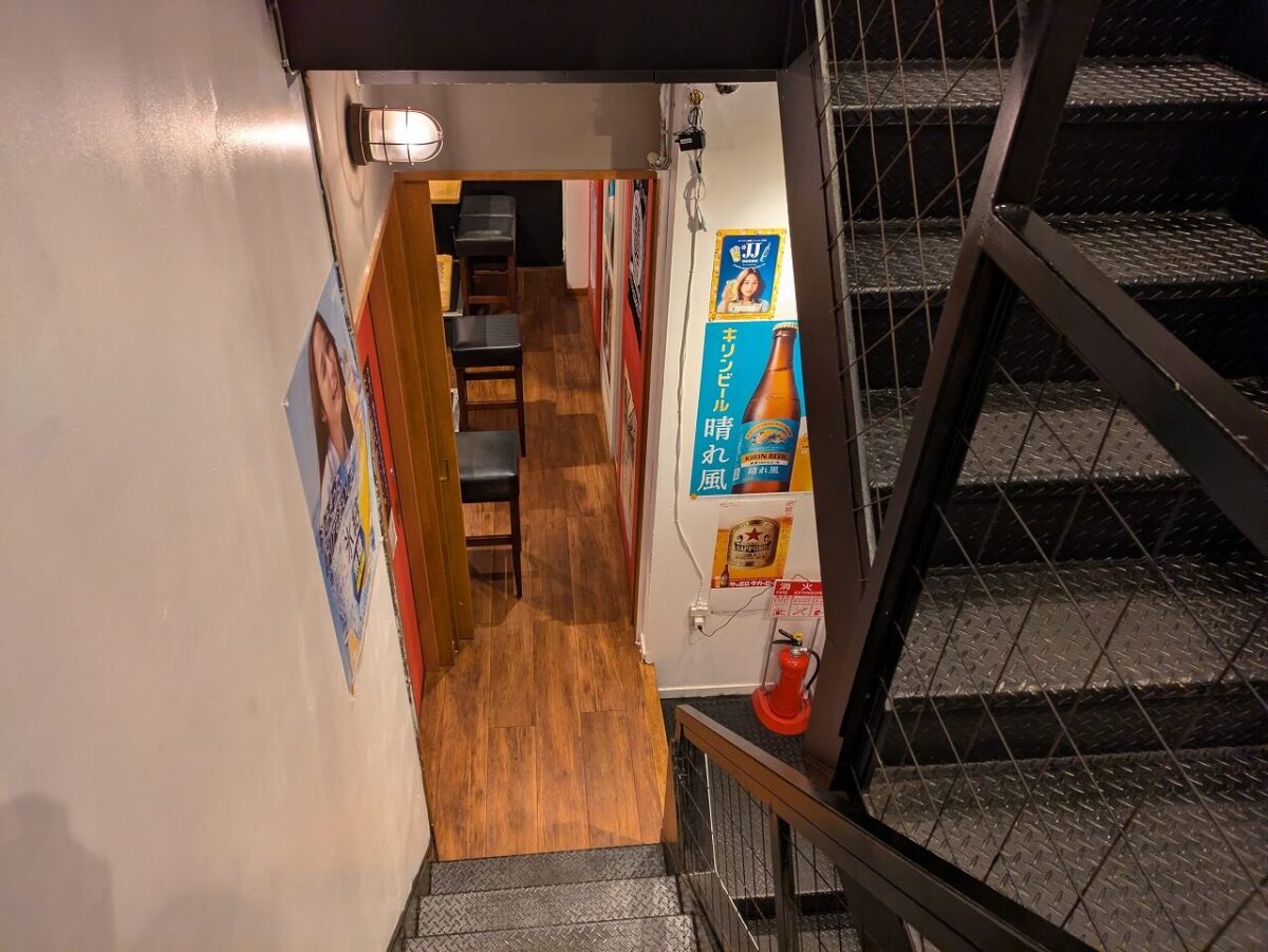 綱島大衆酒場ふたごや（店内座席の様子）
