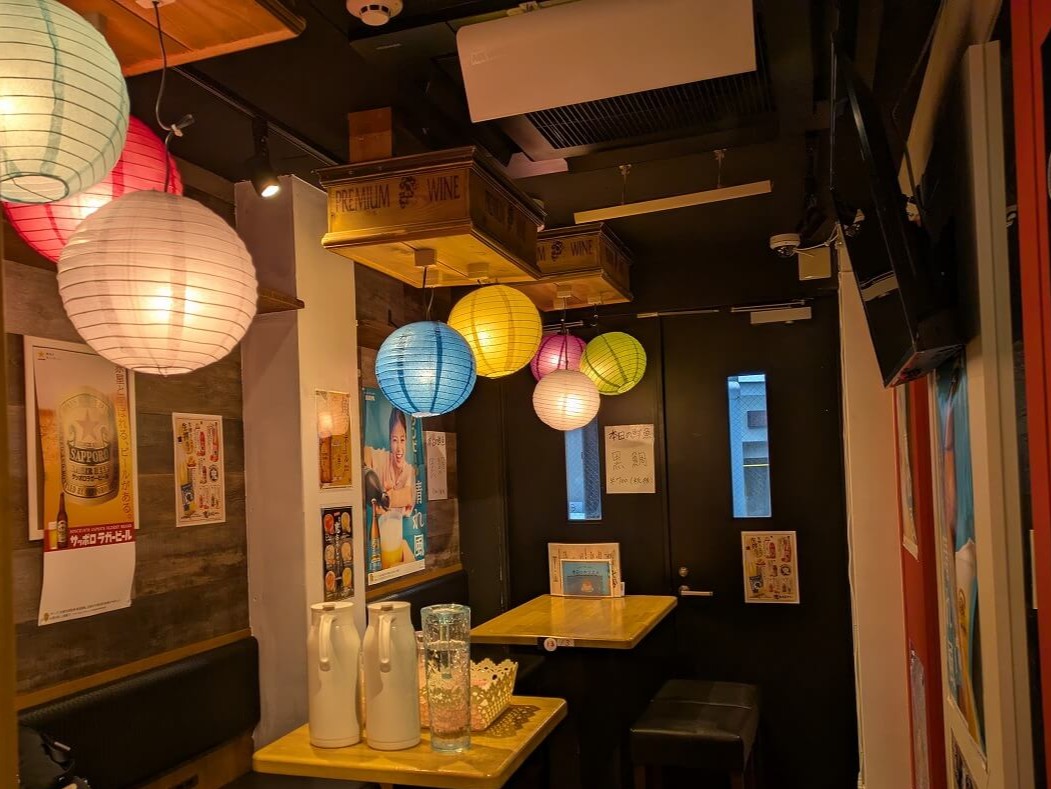 綱島大衆酒場ふたごや（店内座席の様子）
