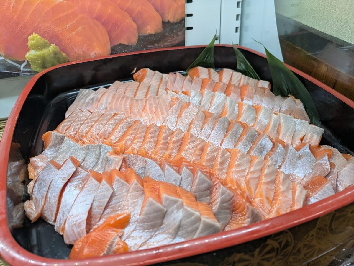 早鈴直売所土日限定食べ放題(サーモン刺身)