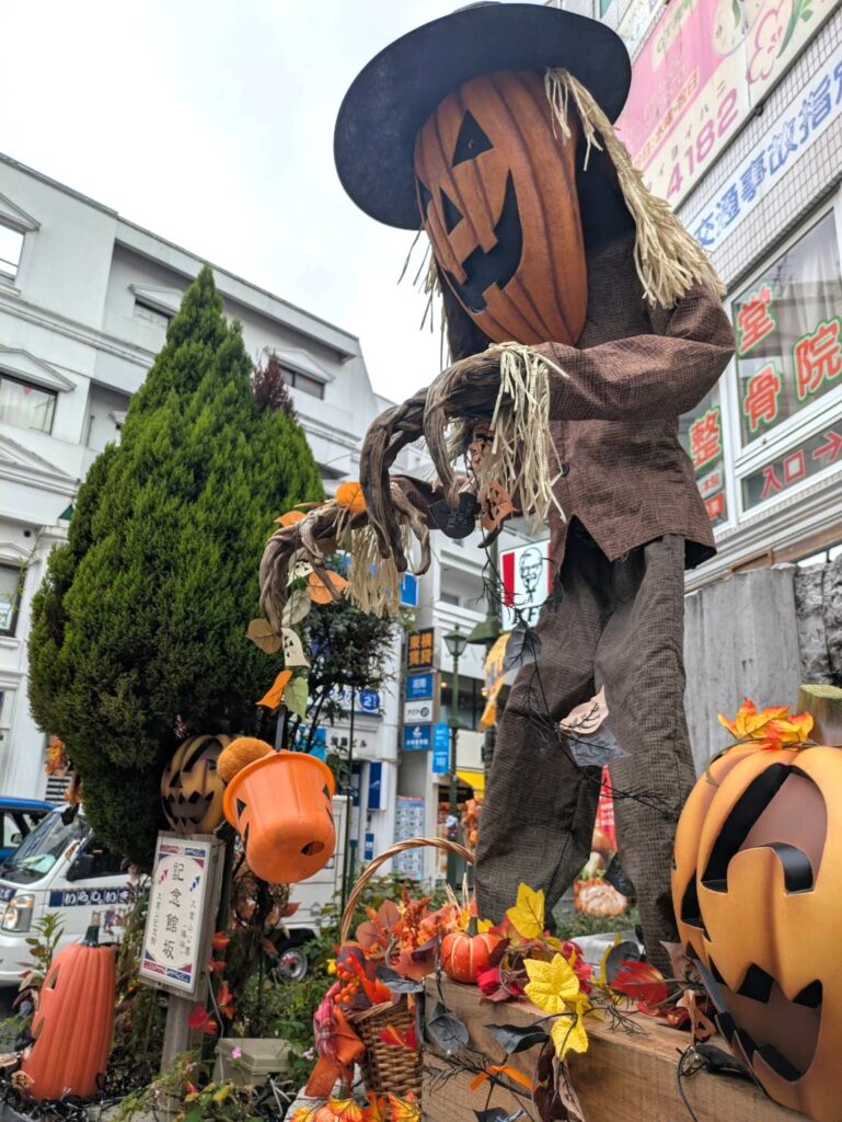 大倉山駅前のハロウィン